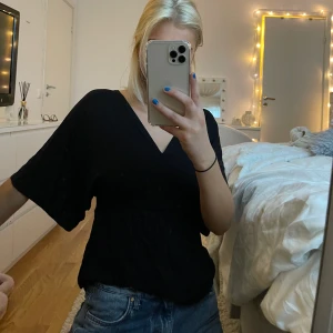 Topp - Topp med större ärmar! 💗 Vet ej vart den e ifrån