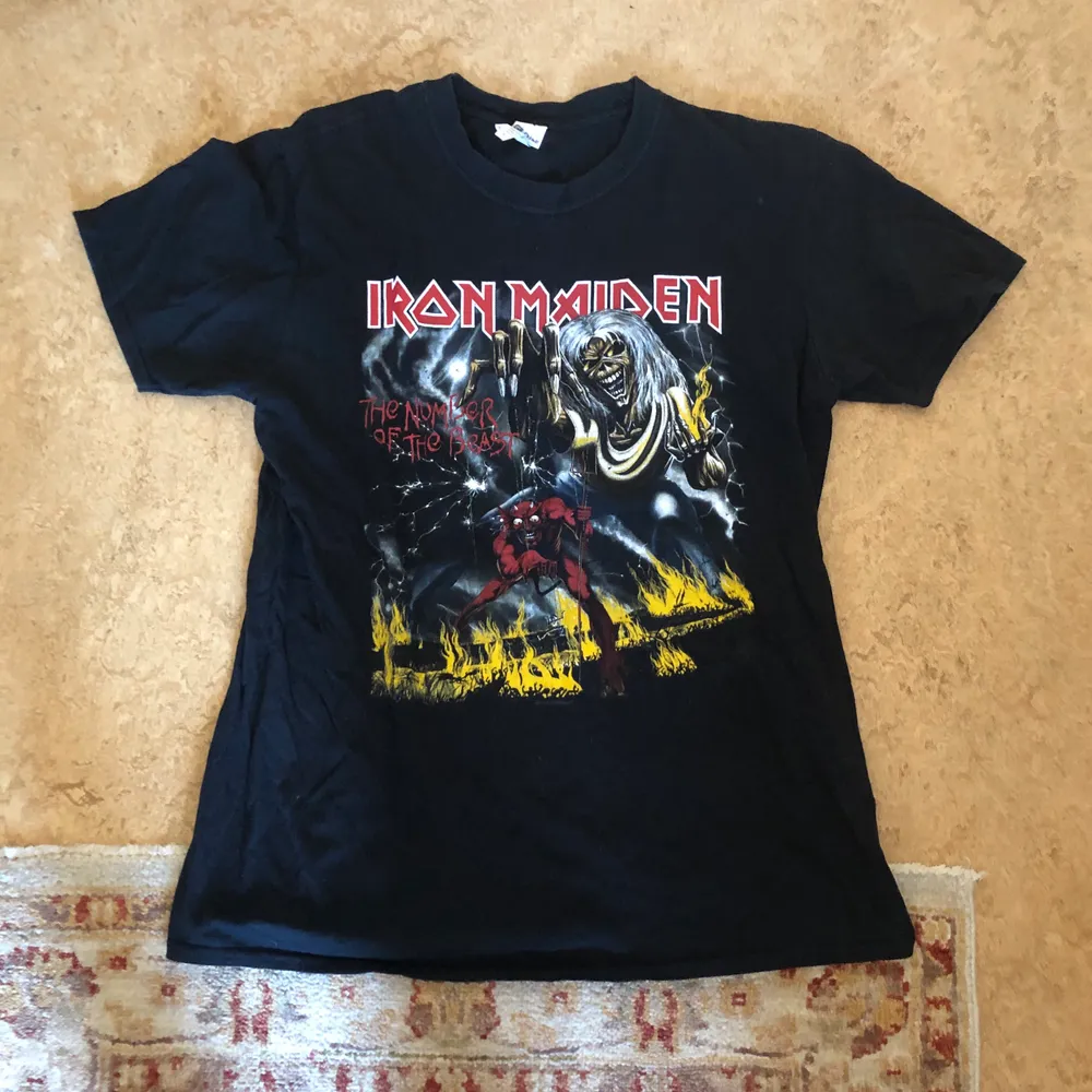 Skön Iron Maiden tisha från Ö till A, använda bara ett antal gånger. Möts upp i city eller söder, frakt går att fixa men ingår inte i priset🤝. T-shirts.