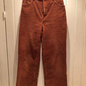 Rust coloured corduroy trousers. Worn, but in good shape. Is size 36, but small fit.