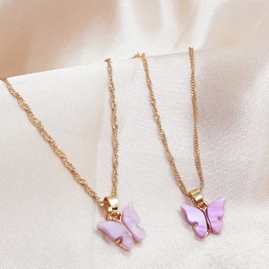 Vintage fjäril Halsband 🦋 - Nickelfritt vintage fjäril Halsband. Egengjorda. Finns I gul, mörk o ljus lila, orange, ljus rosa. 40kr/st. Frakt 12kr. Passar perfekt till ett vintage outfit 😍. Skicka alltid bild på paketet innan jag posta. ❌slutsåld- ljus rosa, mörk lila❌