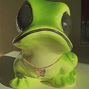 🐸Fjärils halsband 🐸 - Frakt är gratis !! Halsbandet är då inte så kort som det ser ut som på bilden🙈 undrar du nåt eller om du är intresserad så är det bara att komma dm!!