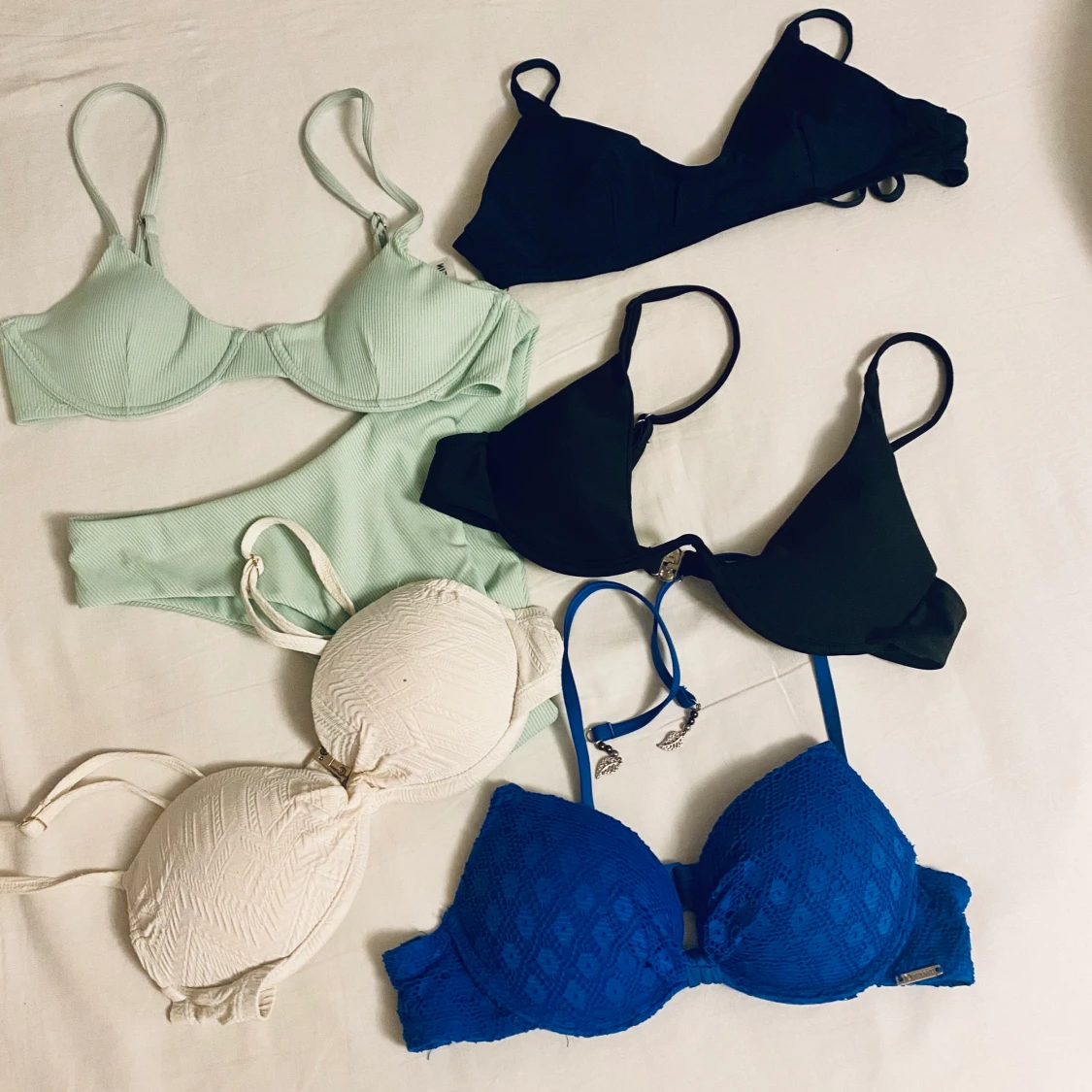 flera bikin toppar+en bikini nederdel - 90