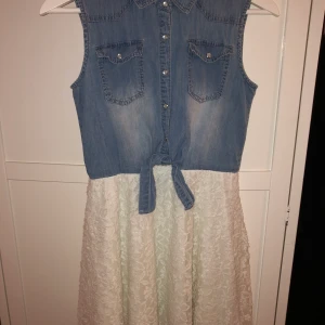 Klänning  - En fin sommarklänning som är i ett bra skick 