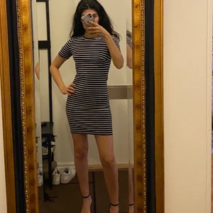 Blåvit randig klänning - Sommarklänning storlek 34 (passar 34-36) 50kr exklusive frakt 🌸