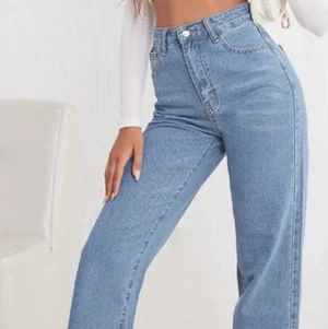 Shein  - Säljer mina straight leg jeans från shein. Jag gillade inte hur dom passade mig på låren. Dom är i strlk s 