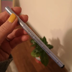 Lumene eyeliner ny - Säljer denna pinglan för att jag har ett överflöd av eyeliners! Helt ny och plomberad - GRATIS FRAKT 🥂
