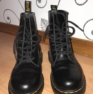 Dr. Martens strl. 37  - Knappt använda supersnygga Dr. Martens