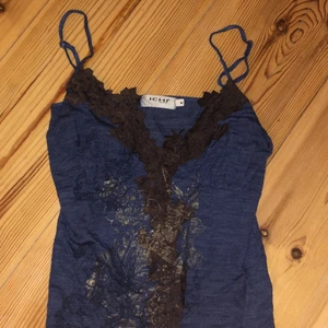 Linne från Ichi - Gulligt brunt/blått linne från Ichi🥰 M men liiiiten i storlek