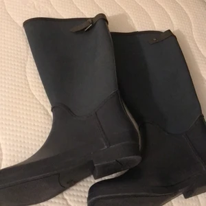 Stövlar  - Köpta för länge sen använda få talgånger, fortfarande som nya och fräscha.