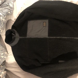 Teddyjacka! - Skit snygg teddyjacka som går bra på vår vinter o höst! Som ny och säljer den pga ingen användning för har andra jackor. Nypris 550 kr