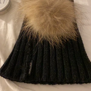 Mössa - Säljer en hollies mössa 