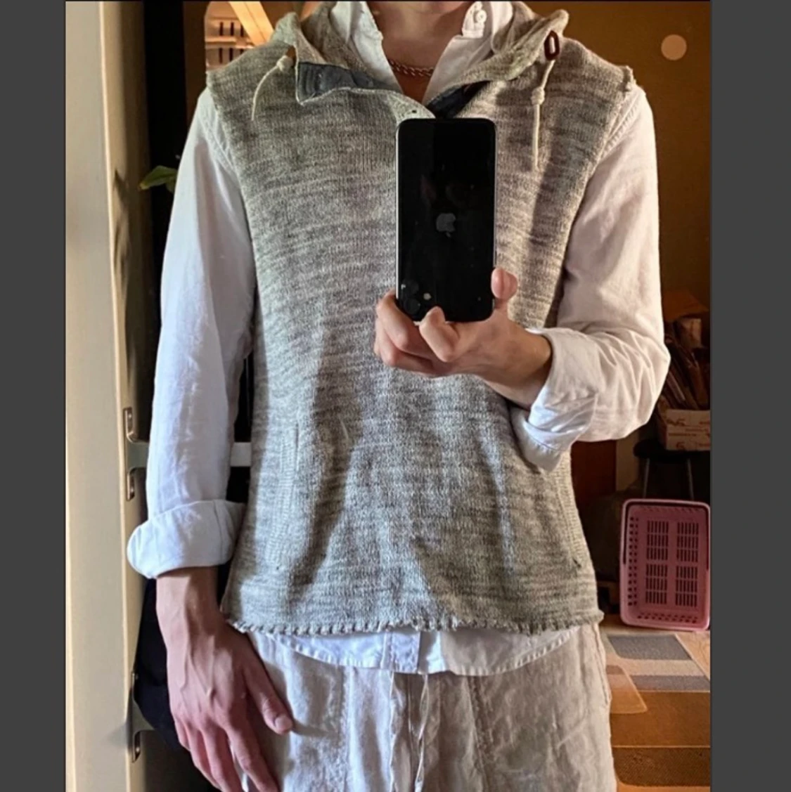 Stickad väst med luva