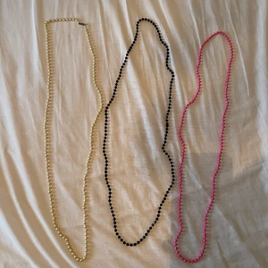 Tre halsband - Tre olika halsband som man kan lägga alla samtidigt 