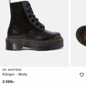 Dr Martens Molly-plattform svart 39 - Original Dr Martens Molly-plattform i svart storlek 39 med sammetssnören.  Används sällan (se insidans logotyp i skons sula), bara några repor framtill på skon.  Priset är förhandlingsbart!