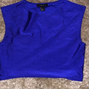 top - top från forever 21 i bra skick, passar xs upp till en liten M 