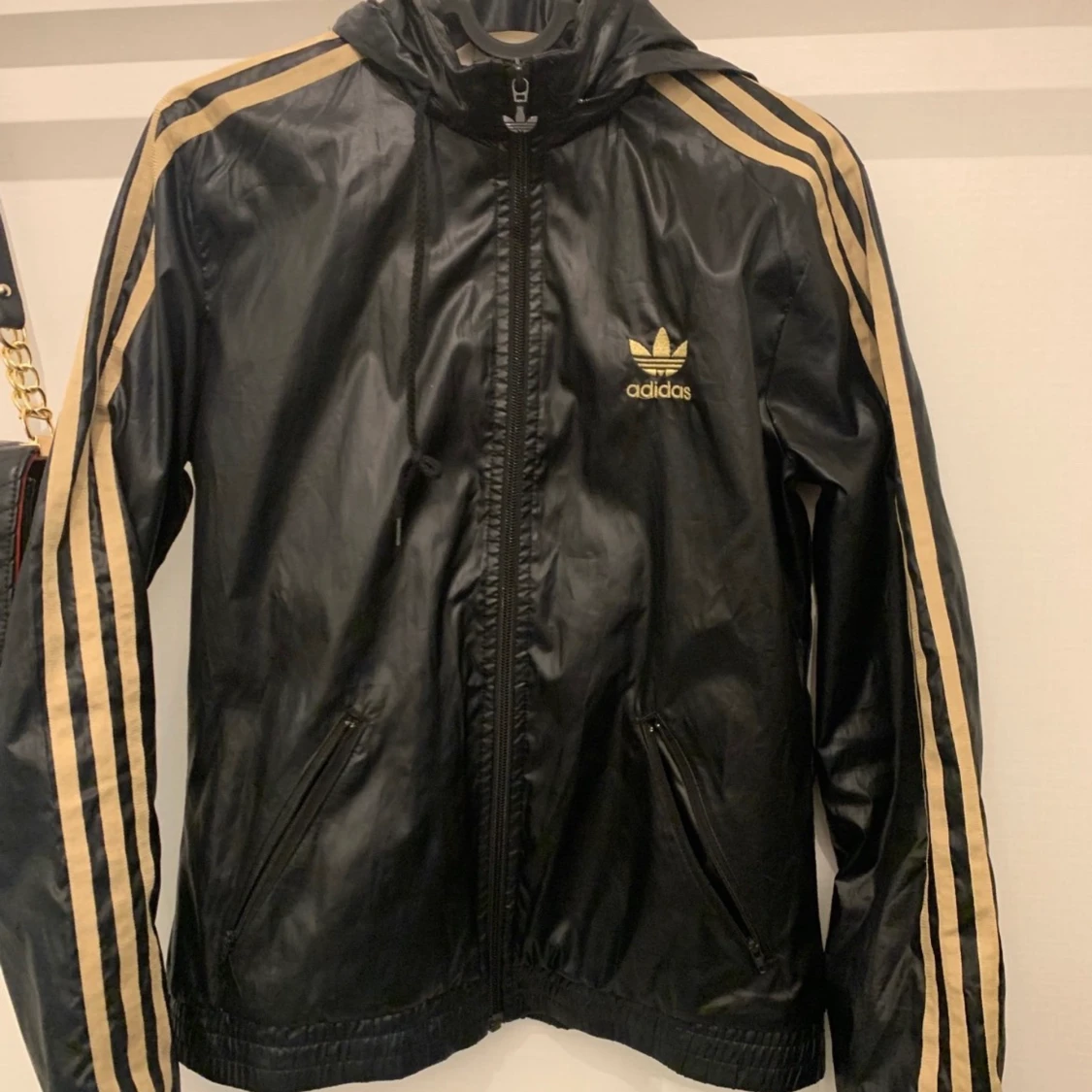 Adidas vindjacka storlek xs 