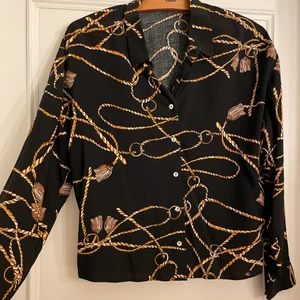 Blus från Bershka - Blus från Bershka. 50 kr - aldrig använd - storlek M 