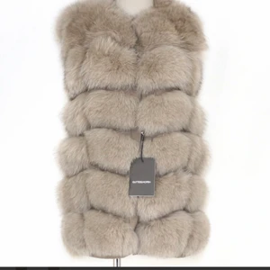 Äkta päls väst - Använt 3 gånger köpte den för 2 månader sedan. Pris kan diskuteras vid snabb affär 
