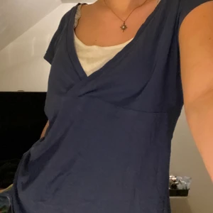 Blå vit t shirt  - Fin t shirt