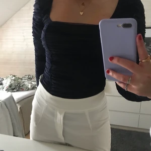 Zara bodysuit - Body från Zara, köpt förra året men använd en gång. Storlek S men skulle mer säga att den är en XS-S. Priset är exklusive frakt.