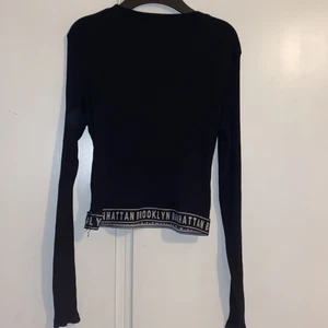 158/164 underbar tröja  - Jätte fin tröja från H&M älskar men den har tyvärr blivit för liten för mig vilket är tråkigt eftersom den e så fin jag köpte den för 199 kr och har använt den några gånger inte så mycket toppen är jätte fin på 