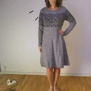 Stickad klänning - Oanvänd 