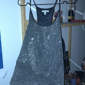 Zara glittrig klänning💕 - Skriv för mer info 