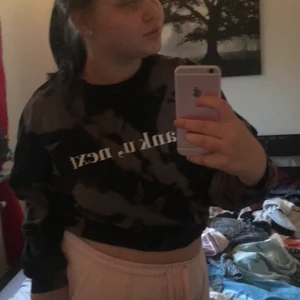 Ariana grande  - Jätte fin ariana grande tröja som man kan göra tajtare vid midjan