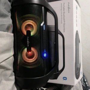Högtalare  - En helt ny högg talare har haft den i 3 dagar älskar den riktigt mycket 