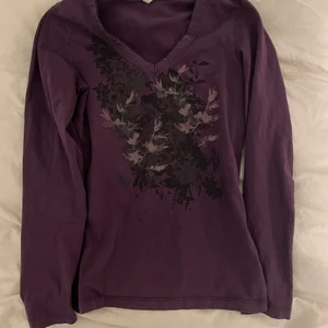 långärmad tröja - tröja storlek M. använt skick. 