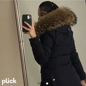 Vinter jacka  - Jag vill sälja den för att de är för tajta för mig köpte den förra vintern så har ej användat den så mycket 