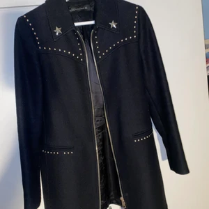 S - Jackan är från Zara nypris 600kr  aldrig användat för att den är Storlek S men för kändes det som XS