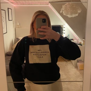 Sweatshirt  - Super fin sweatshirt från Zara, använd få gånger!! Säljer pga att den ej kommer till användning 🖤🖤