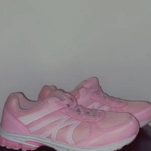 Idrottskor - Idrott skor används 2 gånger väldigt fint