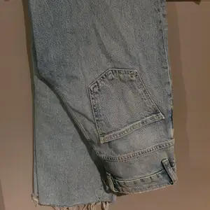 🛍 Blåa jeans i ankellång modell från Lager 157 i stl. XXS, endast använda 3 ggr, köpta för 300 kr, säljer för 150 kr + frakt. Köparen står för frakten! 💕 