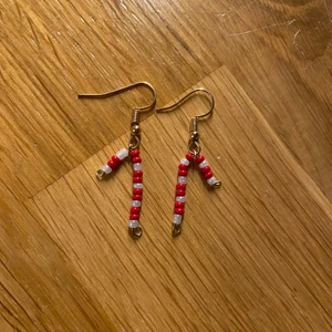 Polkagris örhängen  - 😍