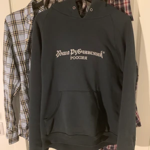 Gosha rubchinskiy reflective hoodie - Gosha hoodie i storlek m bra skick men lite cracks i trycket men det märks knappt.