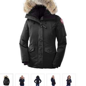 Säljer min fina canada goose jacka den är sparsamt använd och använd en säsong. Inga fula märken eller någon skada på jacka. Jackan är en present som jag fick det vill säga att det inte finns något kvitto.   