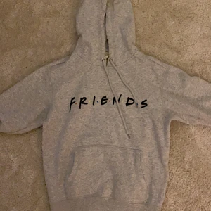 Hoodie - Grå Hoodie från hm, sällan använd!
