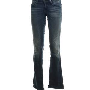 Gstar jeans som kinda skinny med lite bootcut, fett snygg men tyvärr för lång för mig ! Passar  perfekt under vintern med stövlar 😍