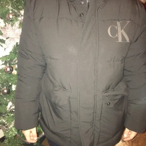 clavien Klein äkta  - Clavien klien äkta jacka haft den 2 månader den är för stor den är fin skick 