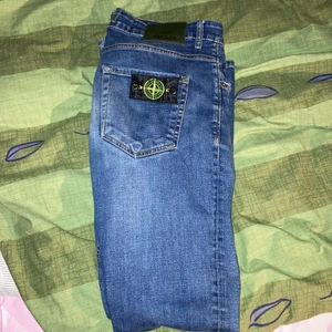 Stone island jeans herr - Fräscha stoneisland jeans, strlk W34 L32. Säljer pga för stora för mig. Nypris 2500 kr