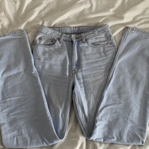 Jeans - Jeans från weekday i modellen Rowe🤍 storlek 27 / L34🤍 inprincip oanvända 
