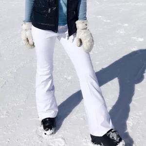 Columbia skidbyxor storlek 36 - Columbia vita skidbyxor i storlek 36, passar xs-s. Endast använda 2 gånger och dom är i fint skick utan defekter eller liknande! Finns i Göteborg, annars står köparen för frakten. 