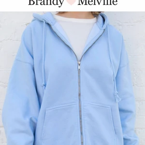 Trendig kofta från brandy Melville ❄️💦💧✨⚡️🌸 - supertrendig kofta från brandy melville (US) som är använd en gång och i nyskick! nypris var 420 kr, men jag säljer för 300, och står även för frakt!