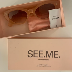 Solglasögon  - Superfina rosa solglasögon från Gina Tricot. Aldrig använda och väldigt fina. 