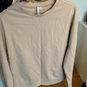 Hoodie  - Storlek S & oanvänd 