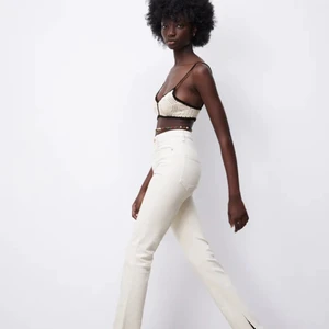 Helt nya jeans från Zara - Helt nya jeans från zara, aldrig använda. Säljes pga att det blev ett felköp! Kan frakta🌸🌸 Lånade bilder!