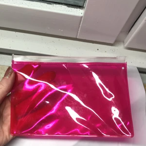 Rosa påse - Fint skick! Får plats med en 8 eller iPhone X! Priset är inkl frakt!