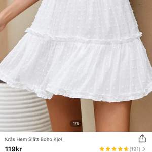 Köpte en kjol som tyvär är lite har bara provat den en gång mer än så är den aldrog använd😊 säljer kjolen för 90kr